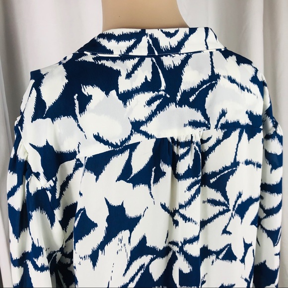 Blue and White Banana Republic Blouse Size Medium - Picture 5 of 8